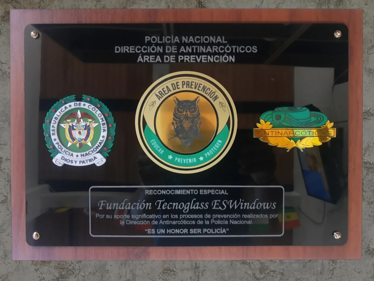 Placa pared alto relieve grande