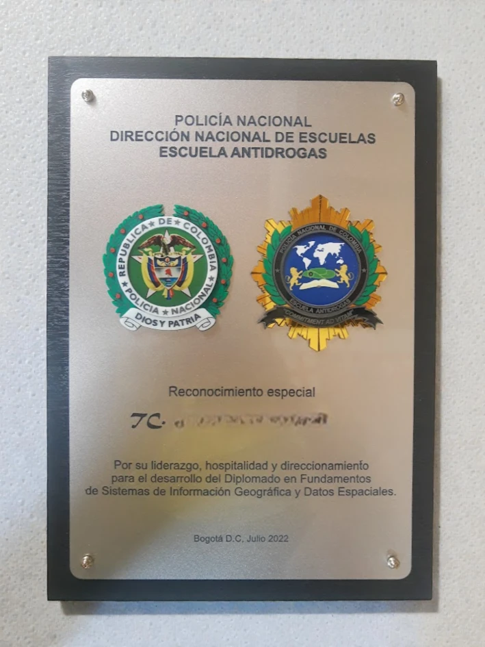 Placa pared alto relieve mediana