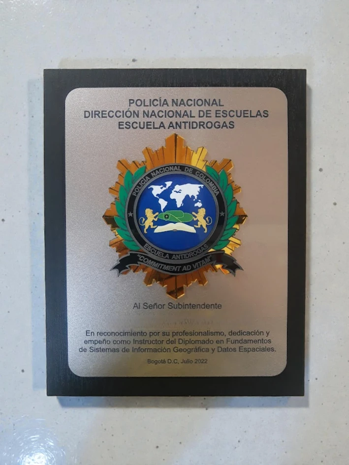 Placa pared alto relieve mediana